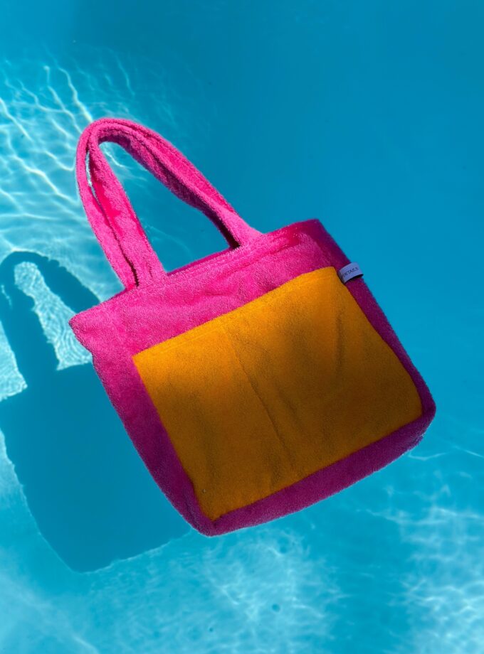 Beach bag with hair tie